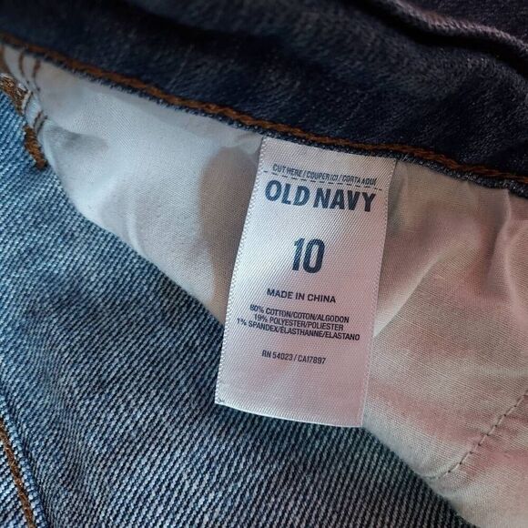 Old Navy , The Flirt , mid-rise denim shorts size 10 - Picture 3 of 4